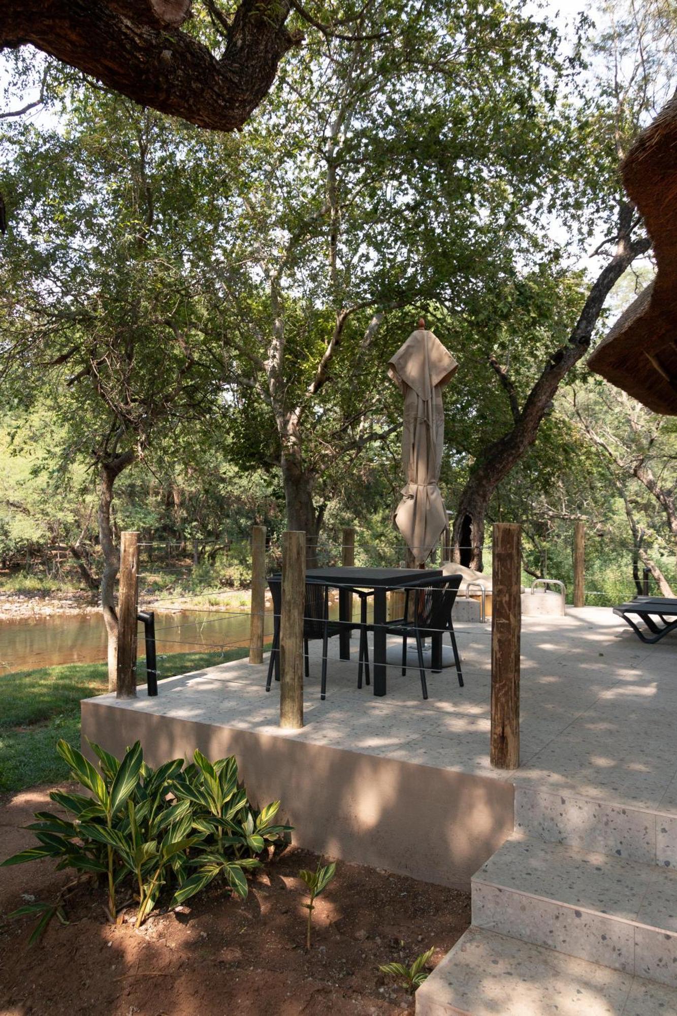 Zenzele River Lodge Rust de Winter Exterior foto